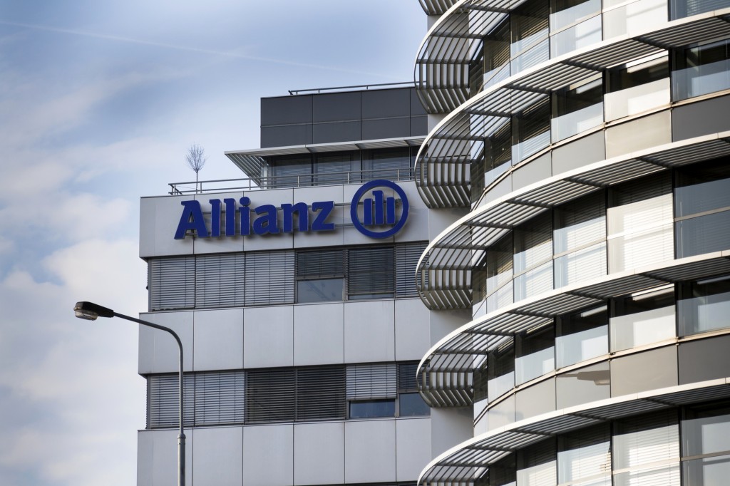 Allianz: Unwetter lassen Gewinn einbrechen