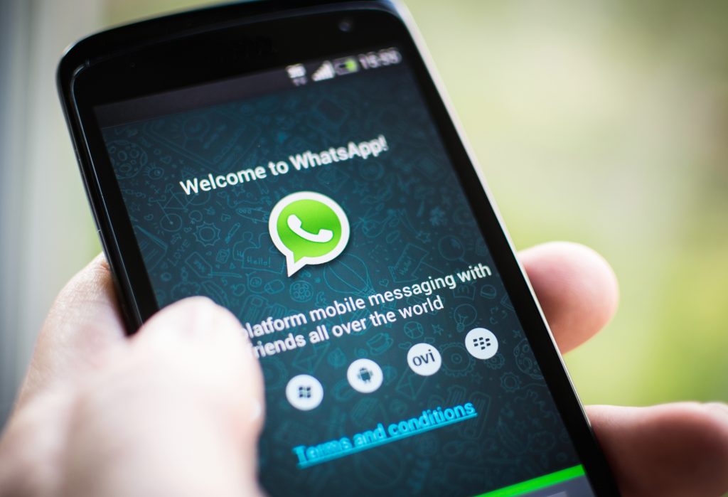 Verbraucherschutz: Datenweitergabe von WhatsApp an Facebook untersagt