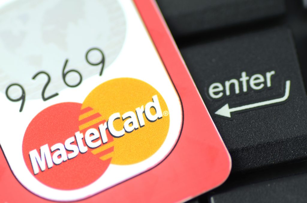 Bezahldienst: PayPal und Mastercard kooperieren