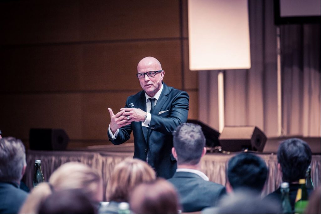 HR Excellence Awards: Santander und Buhr & Team einer der Besten in der Kategorie „Arbeiten 4.0.“