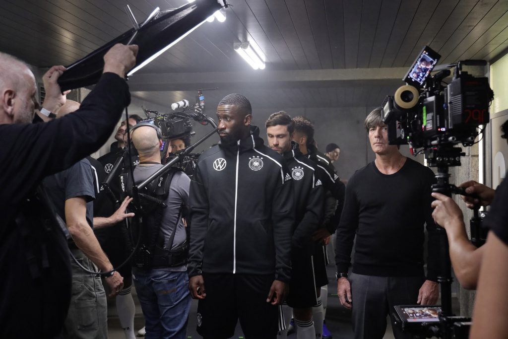 Volkswagen wirbt mit Fußball-Spot für neue Elektroautos