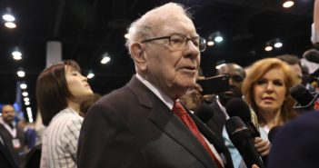 Warren Buffett kauft massiv Aktien einer Bank Warren Buffett kauft massiv Aktien der Bank of America