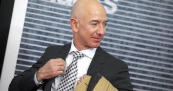 Jeff Bezos verkauft zwei Millionen Amazon-Aktien Jeff Bezos verkauft zwei Millionen Amazon-Aktien