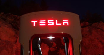 Tesla legt nach S&P 500 Ankündigung weiter zu Tesla legt nach S&P 500 Ankündigung weiter zu