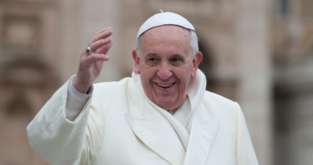 Papst zentralisiert Geldströme Papst