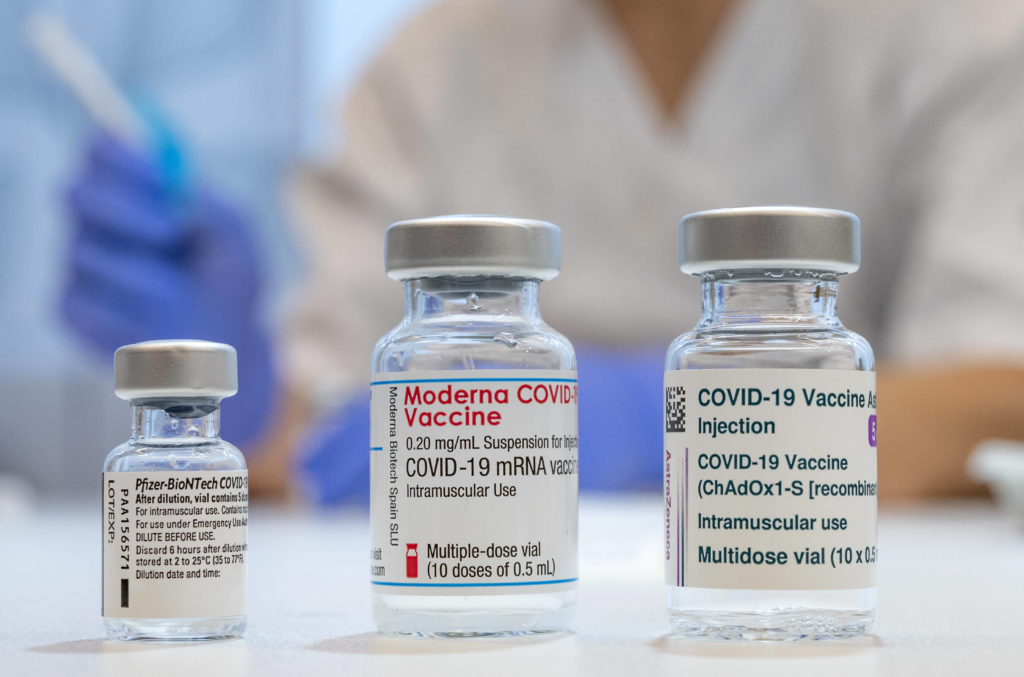 Führungskräfte von Pharmakonzernen bereichern sich am Covid-19-Impfstoffbedarf Covid-19-Impfstoffe