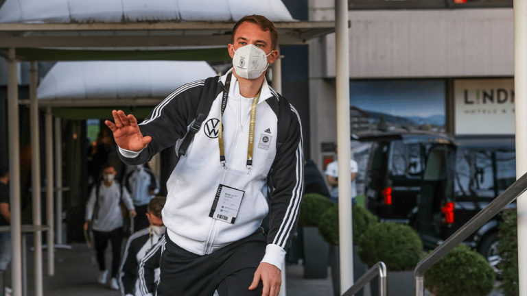 Von der Krise profitiert: Manuel Neuer verkauft Masken