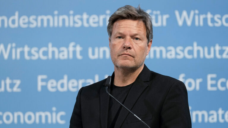 Habeck: Einsparungen sollen von Russland unabhängig machen Habeck: Einsparungen und Energiewende sollen von Russland unabhängig machen