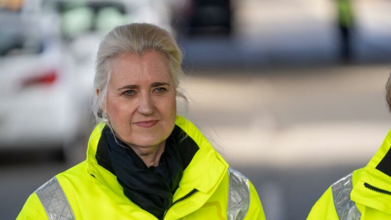 Containerstau im Hamburger Hafen: Titzrath fordert Aufhebung des Sonntagsfahrverbots für Lkw