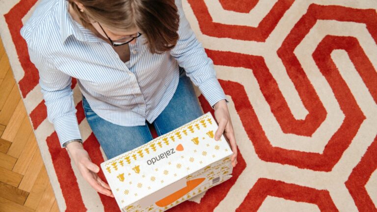 Onlinehandel verzeichnet sinkende Umsatzzahlen Onlinehandel verzeichnet sinkende Umsatzzahlen