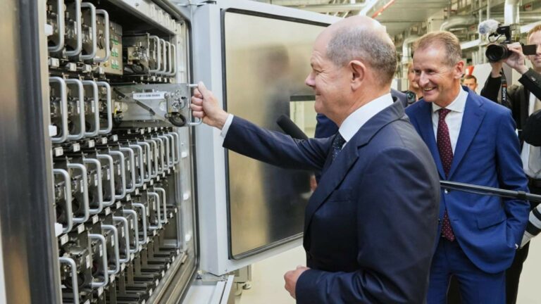 Grundstein gelegt: Volkswagen steigt mit PowerCo ins Batteriegeschäft ein Grundstein gelegt: Volkswagen steigt mit PowerCo ins Batteriegeschäft ein