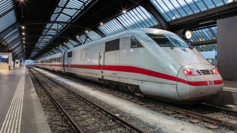 Bahn-Vorstände: Boni trotz Rekord-Verspätung