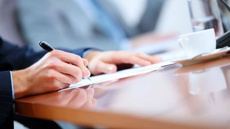 Banken halten sich bei Krediten für Unternehmen zurück Banken halten sich bei Krediten für Unternehmen zurück