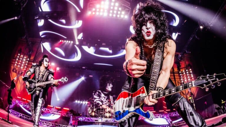 KI: »Pophouse« kauft Musikrechte der US-Band »Kiss« und schafft Avatare KI: »Pophouse« kauft Musikrechte der US-Band »Kiss« und schafft Avatare