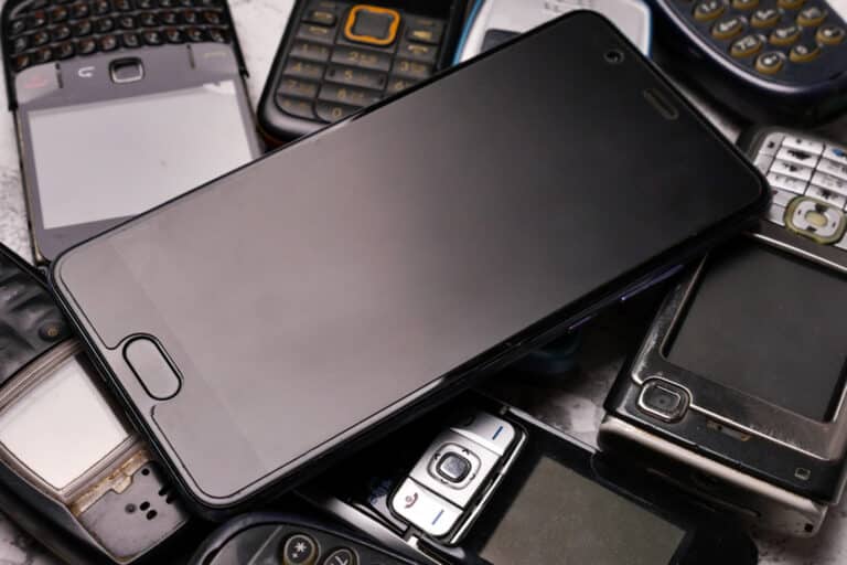 Alte Smartphones: Deutsche horten Rohstoffe Alte Smartphones: Deutsche horten Rohstoffe