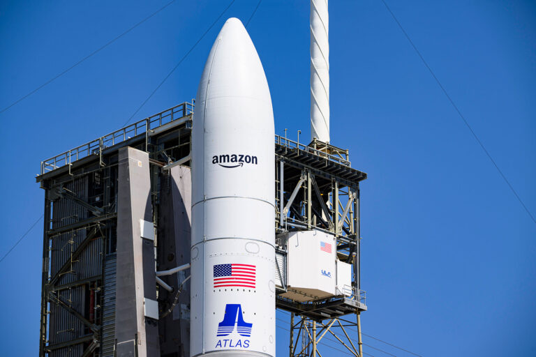 Amazon schießt 27 Satelliten ins All