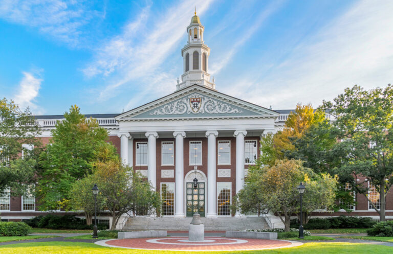 Harvard-Präsident Alan Garber verzichtet auf Gehalt Harvard-Präsident Alan Garber verzichtet auf Gehalt