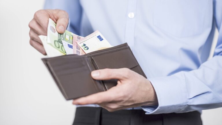 Lohnlücke zwischen Ost und West 2024 wieder deutlicher sichtbar