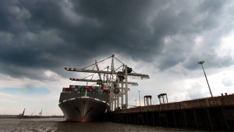 Trübe Aussichten auf 2025: Führende Wirtschaftsinstitute sehen kaum Wachstum, Erholung ab 2026