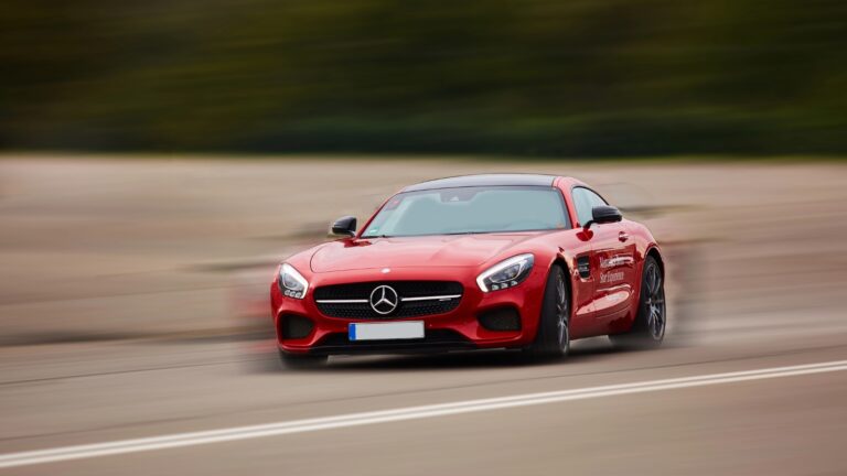 Mercedes‑Benz Group erleidet Gewinneinbruch um über 50 Prozent