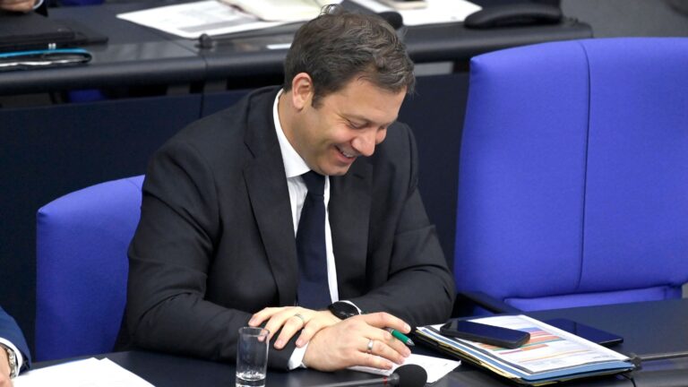 Staat rechnet mit rund 100 Milliarden Euro Mehreinnahmen – Wirtschaft bleibt gefordert