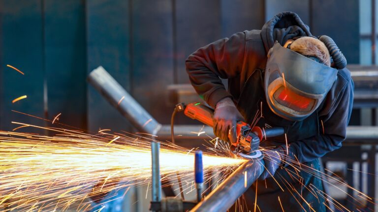Deutschlands Industrie unter Druck: 10.000 Stellen monatlich weniger